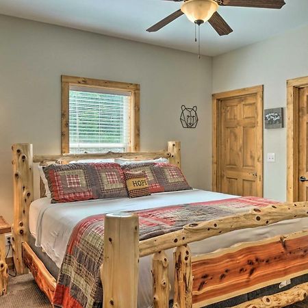 Branson West Cabin With Pool Access And Golfing Екстериор снимка