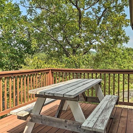Branson West Cabin With Pool Access And Golfing Екстериор снимка