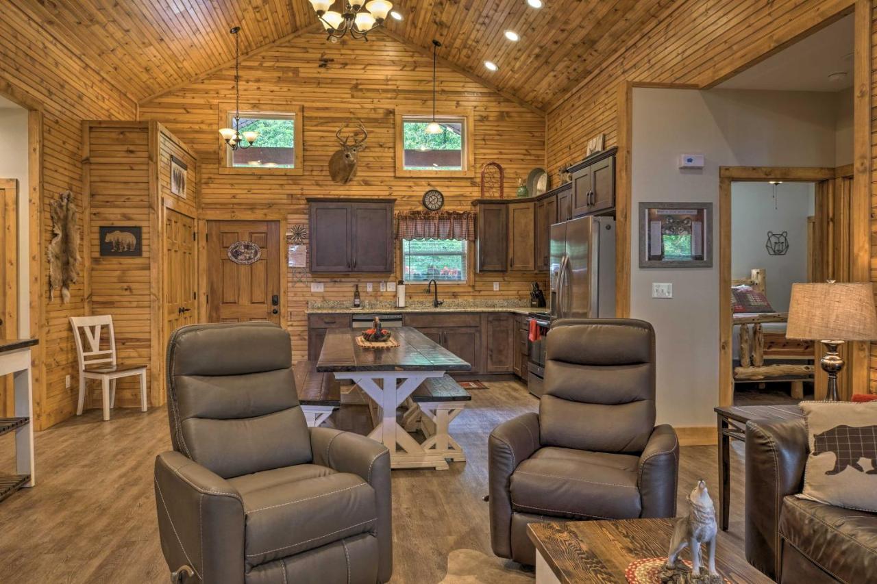Branson West Cabin With Pool Access And Golfing Екстериор снимка