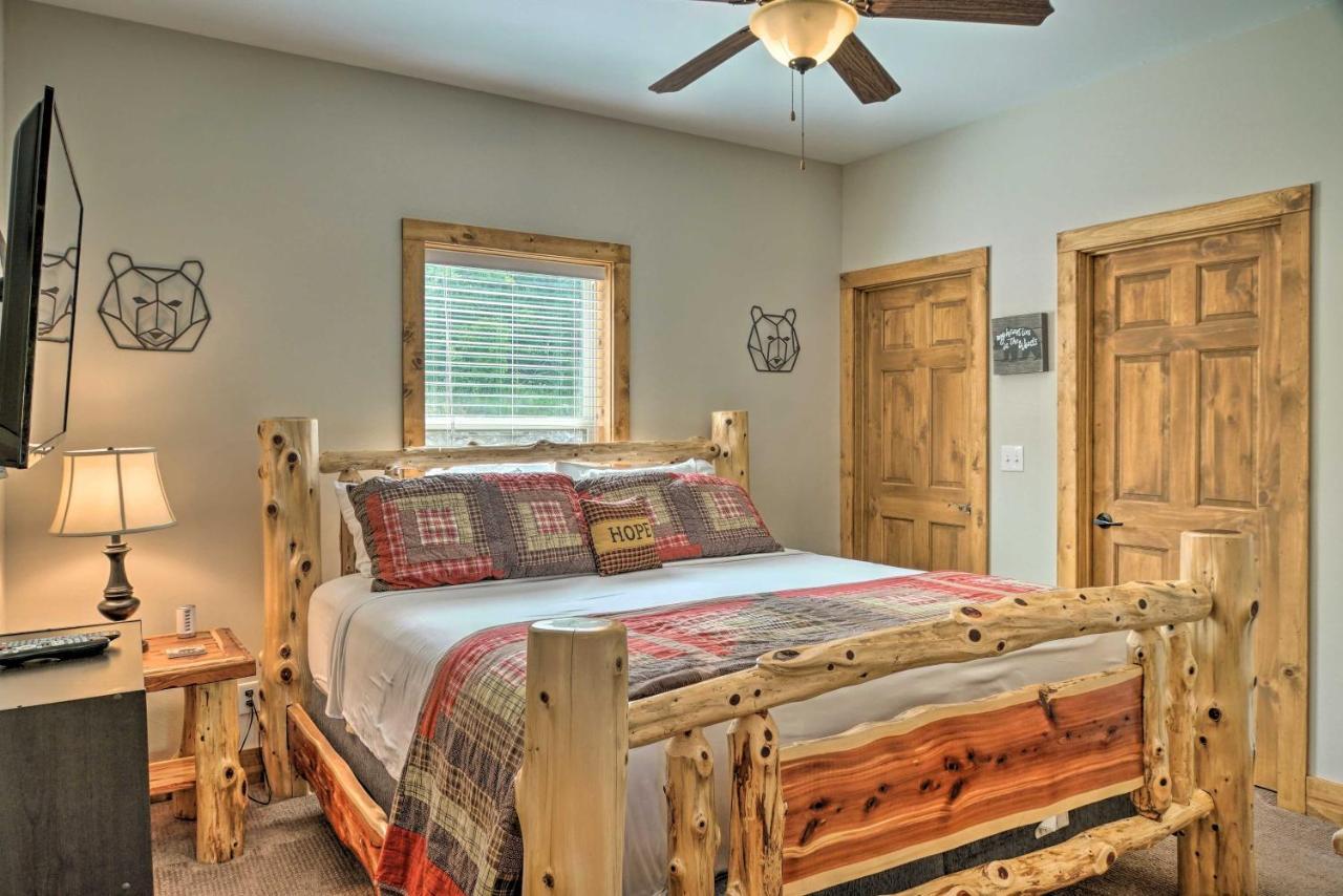 Branson West Cabin With Pool Access And Golfing Екстериор снимка
