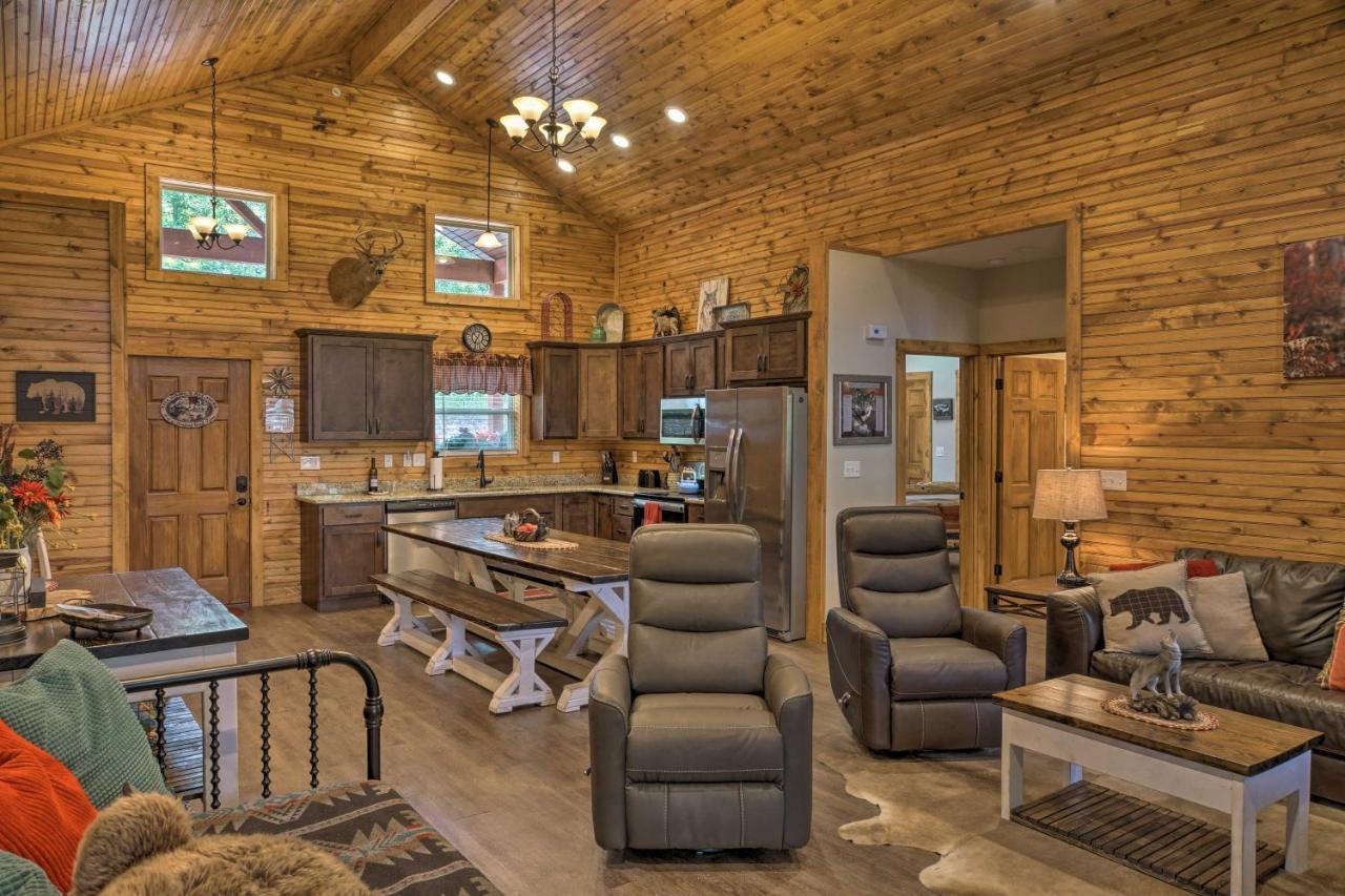 Branson West Cabin With Pool Access And Golfing Екстериор снимка