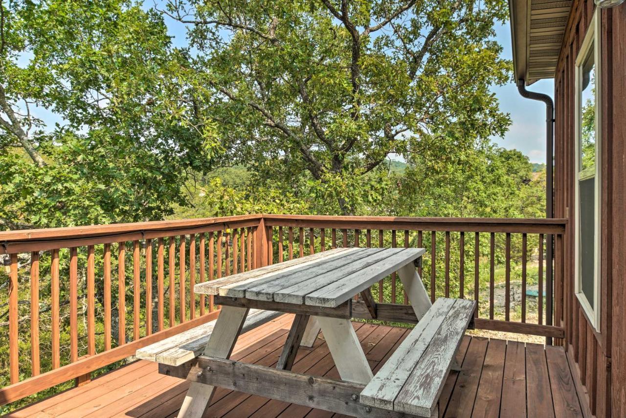 Branson West Cabin With Pool Access And Golfing Екстериор снимка