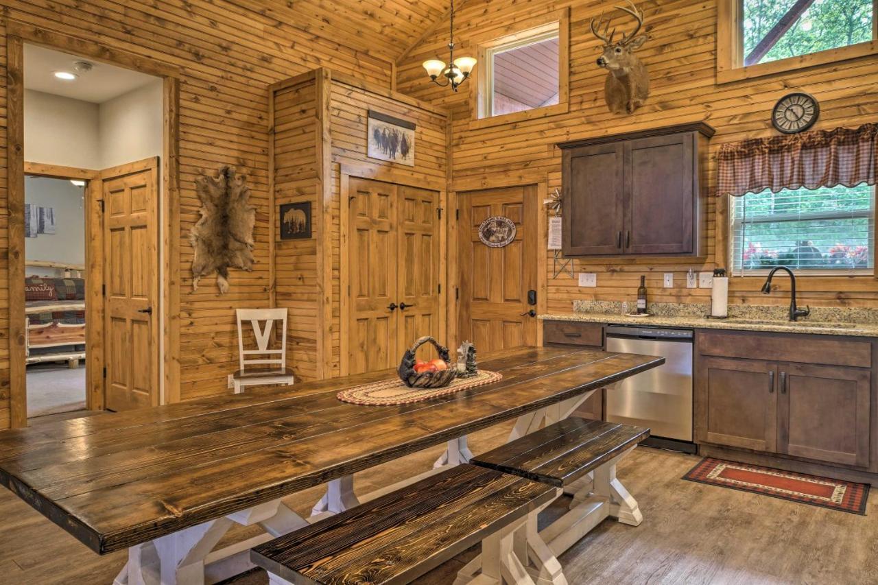 Branson West Cabin With Pool Access And Golfing Екстериор снимка