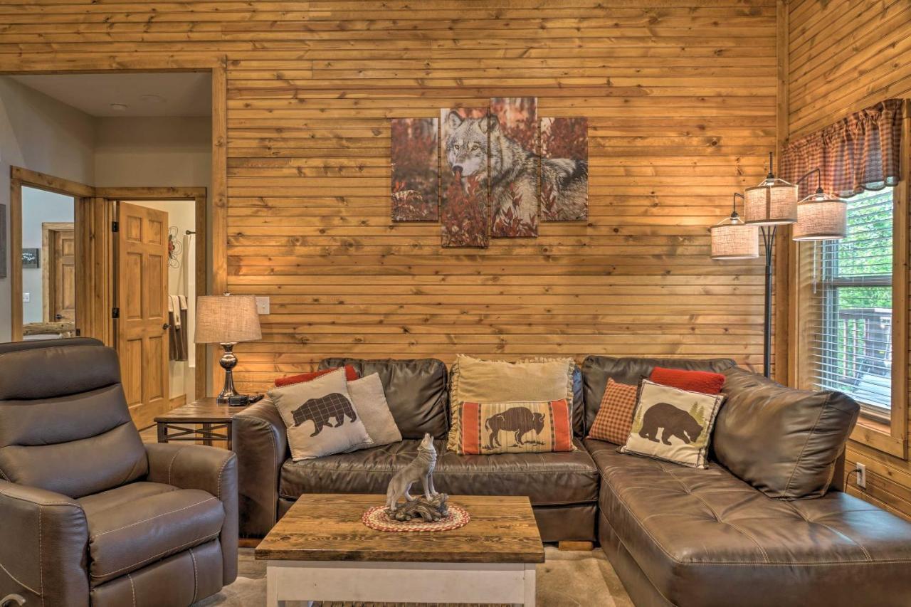 Branson West Cabin With Pool Access And Golfing Екстериор снимка