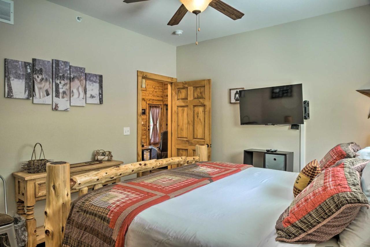 Branson West Cabin With Pool Access And Golfing Екстериор снимка