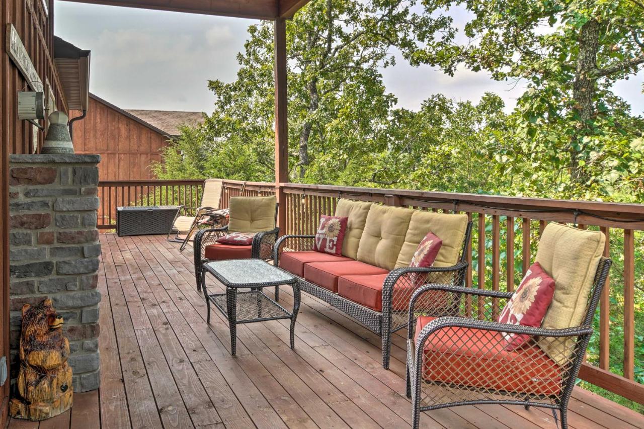 Branson West Cabin With Pool Access And Golfing Екстериор снимка
