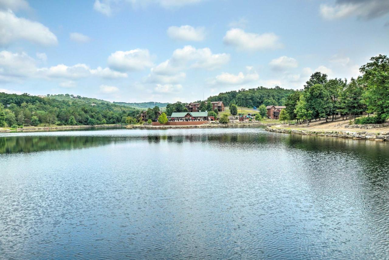 Branson West Cabin With Pool Access And Golfing Екстериор снимка
