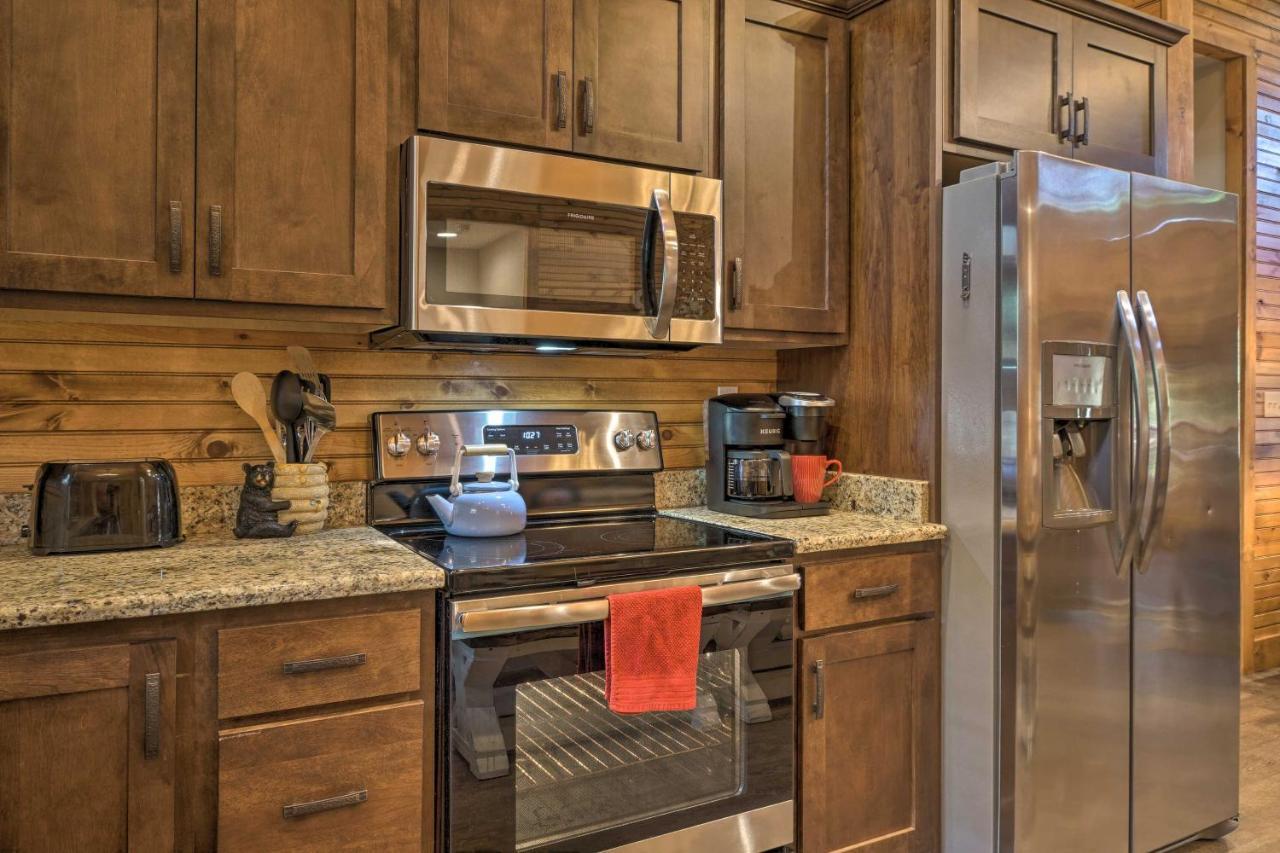 Branson West Cabin With Pool Access And Golfing Екстериор снимка