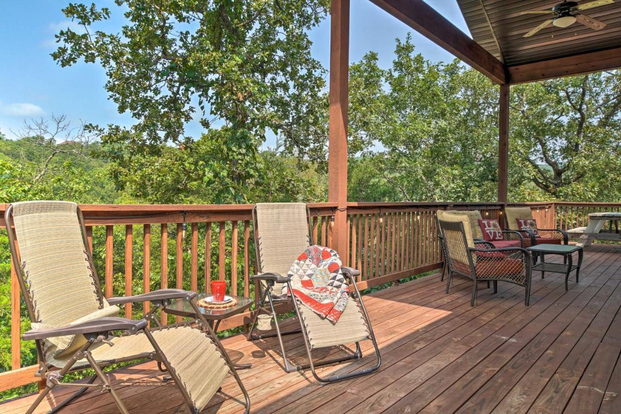 Branson West Cabin With Pool Access And Golfing Екстериор снимка