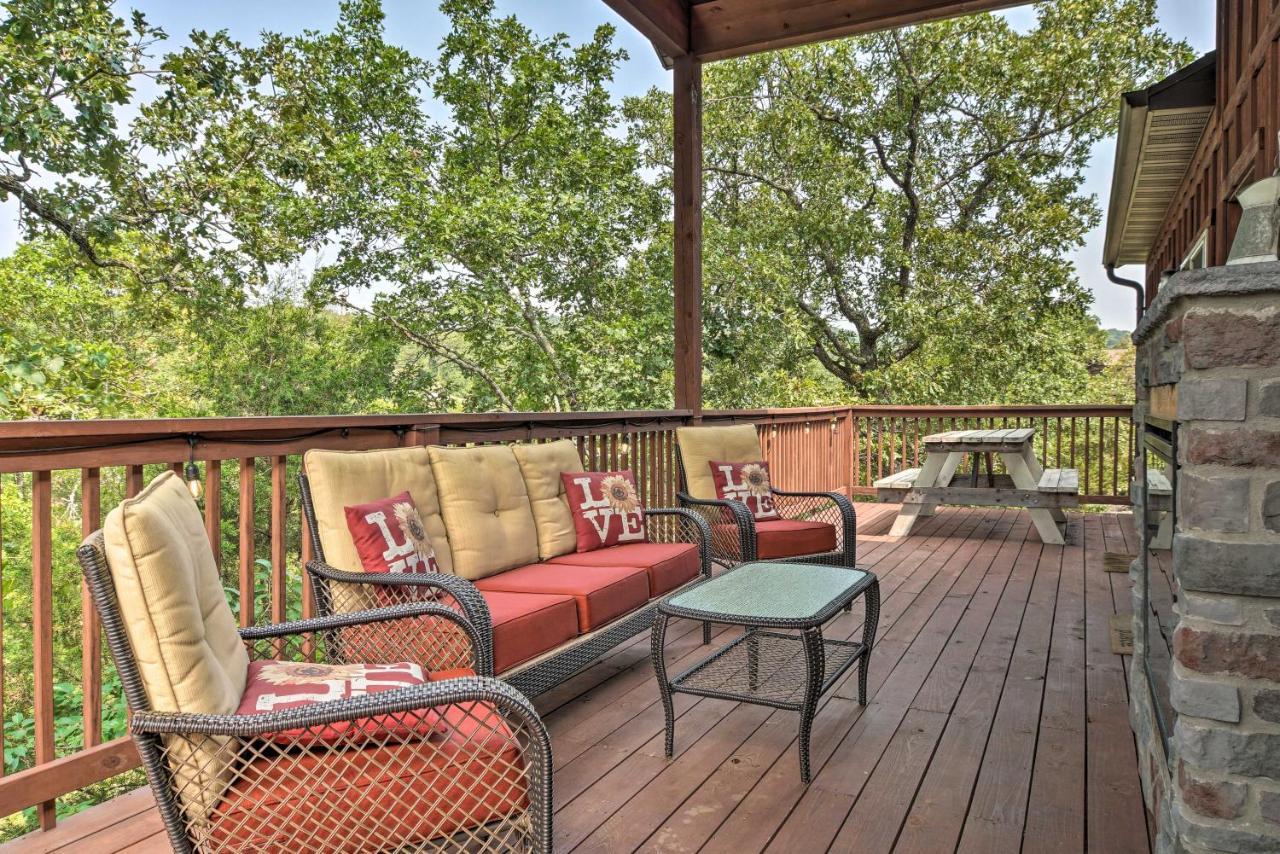 Branson West Cabin With Pool Access And Golfing Екстериор снимка