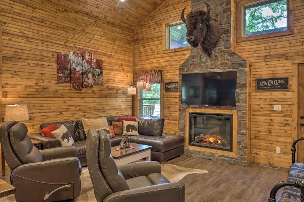 Branson West Cabin With Pool Access And Golfing Екстериор снимка