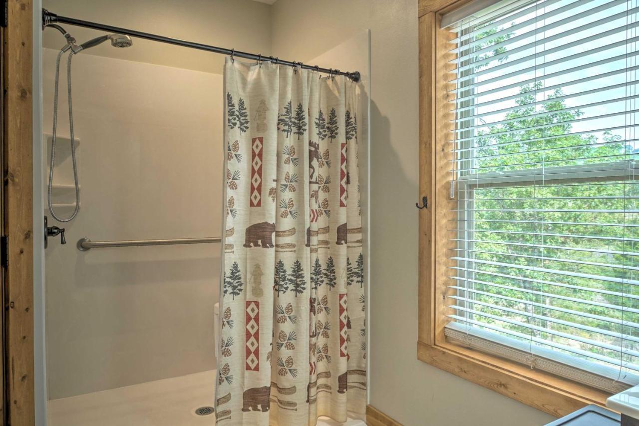 Branson West Cabin With Pool Access And Golfing Екстериор снимка