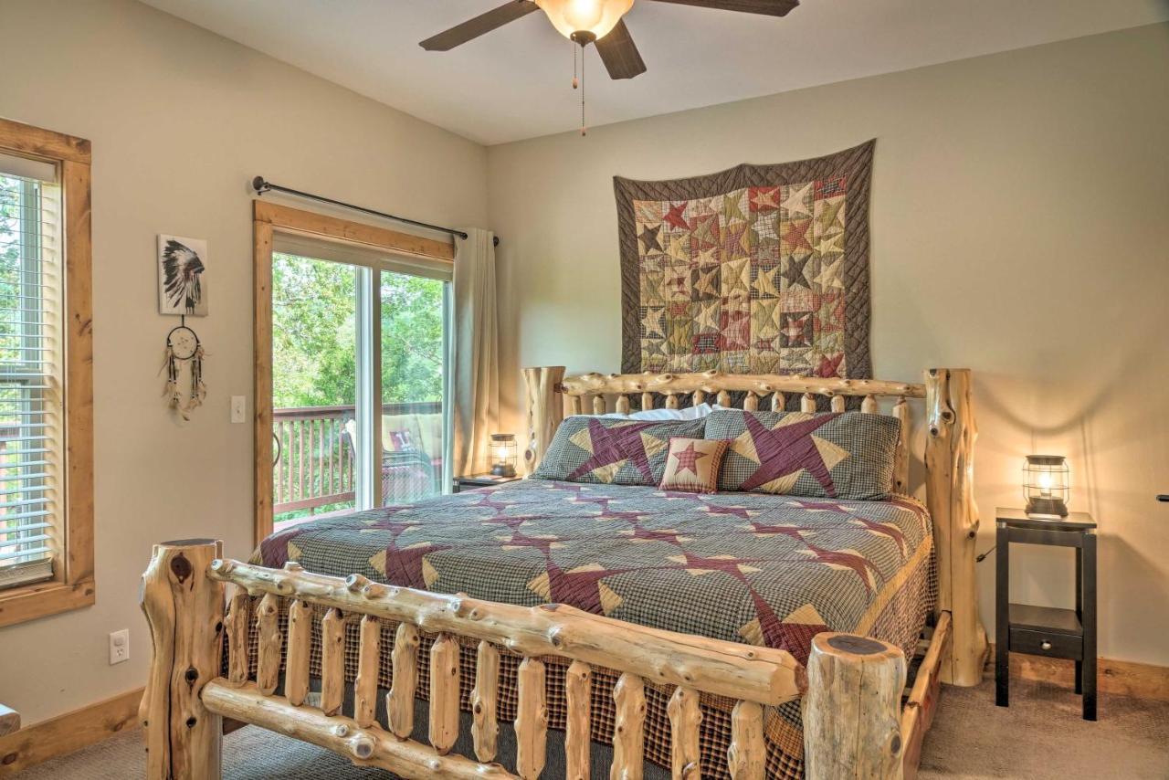 Branson West Cabin With Pool Access And Golfing Екстериор снимка